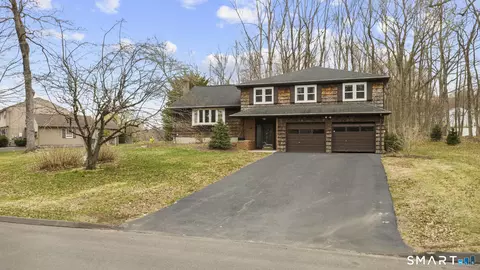 46 Burnwood Dr, Bloomfield, CT 06002