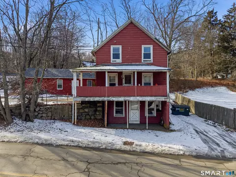 4 Pequot Rd, Uncasville, CT 06382
