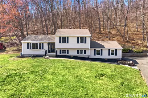 46 Rainbow Ct, Hamden, CT 06514