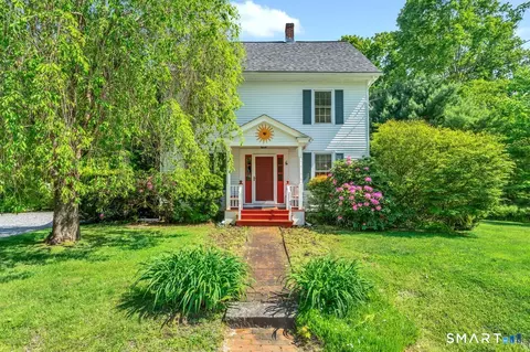 6 Jagger Ln, Chester, CT 06412