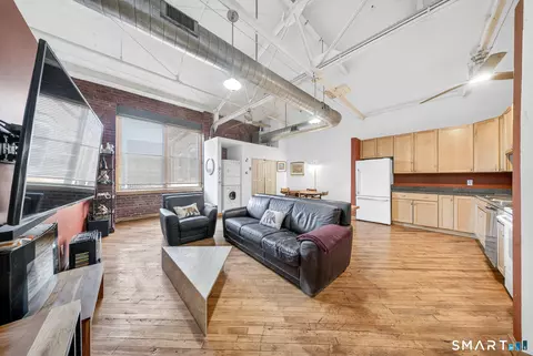 325 Lafayette St #8309, Bridgeport, CT 06604