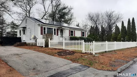 68 Viens St, Putnam, CT 06260
