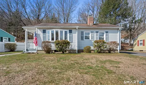 105 Brookside Ave, Naugatuck, CT 06770