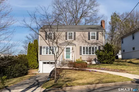 35 Pelham Ln, New Haven, CT 06511
