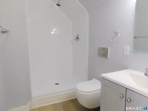 Bath - 47 Spring St, Wallingford, CT 06492 photo 1 of 4