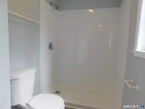 Bath - 47 Spring St, Wallingford, CT 06492 photo 4 of 4