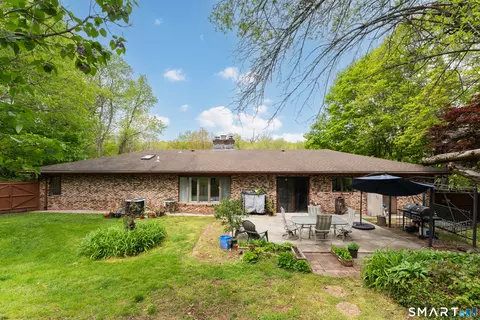 Exterior - 975 Main St, Hamden, CT 06514 photo 5 of 6