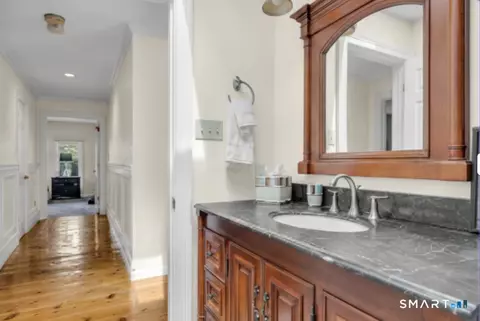 Entry Way - 975 Main St, Hamden, CT 06514 photo 3 of 4