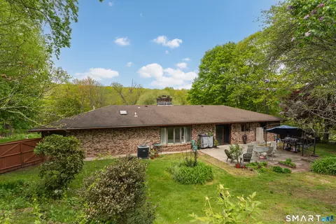 Exterior - 975 Main St, Hamden, CT 06514 photo 4 of 6