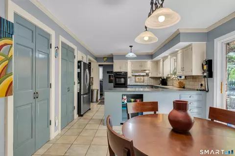 Kitchen - 975 Main St, Hamden, CT 06514 photo 4 of 5