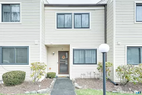 81 Deer Run #81, Bethel, CT 06801