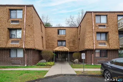 126 Triangle St #A32, Danbury, CT 06810