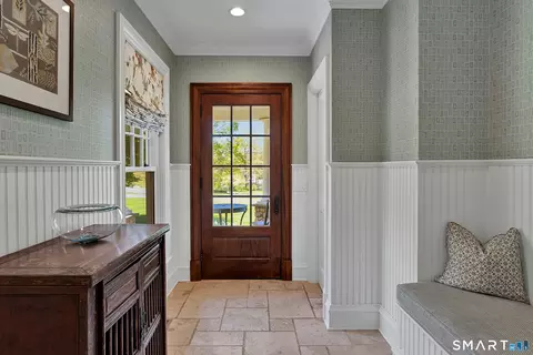 Entry Way - 206 Umpawaug Rd, Redding, CT 06896 photo 2 of 4