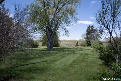 Exterior - 100 Pratt Rd, Clinton, CT 06413 photo 3 of 4