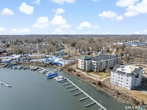 60 Maple St #21A, Branford, CT 06405