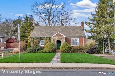 108 Ivy St, Branford, CT 06405