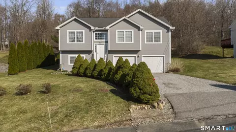 86 Hyde St, Torrington, CT 06790