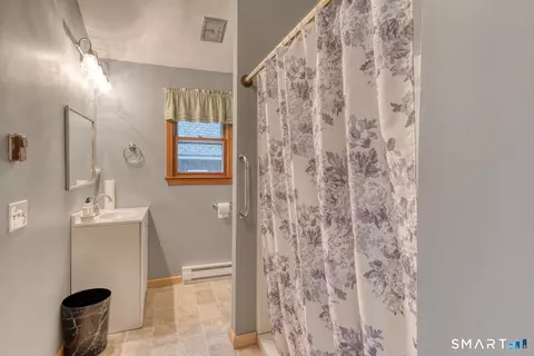 Bath - 467 Providence Tpke, Hampton, CT 06247 photo 2 of 2