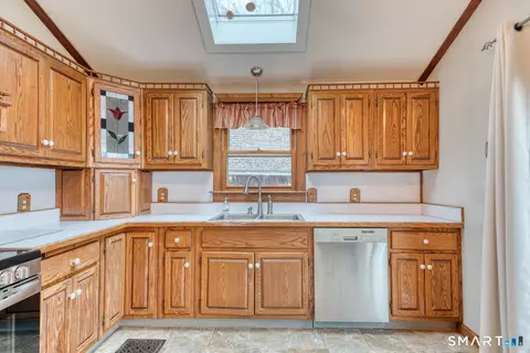 Kitchen - 467 Providence Tpke, Hampton, CT 06247 photo 3 of 3