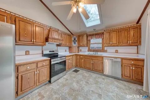 Kitchen - 467 Providence Tpke, Hampton, CT 06247 photo 1 of 3