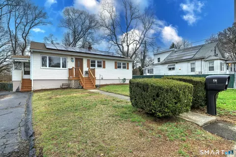 37 Yates St, West Haven, CT 06516