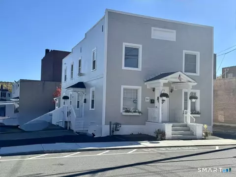 26 Elm St, Winchester, CT 06098