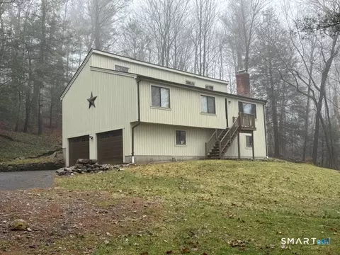 17 Robin Dr, Barkhamsted, CT 06063