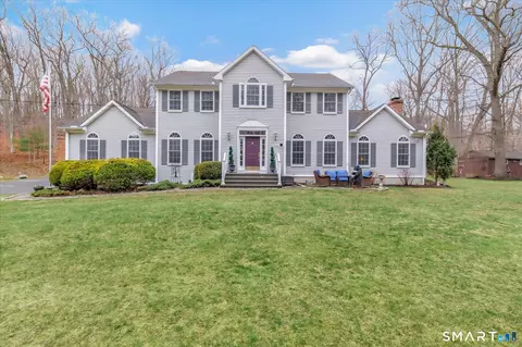 170 Whippoorwill Ln, Stratford, CT 06614