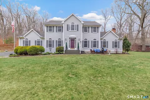 170 Whippoorwill Ln, Stratford, CT 06614