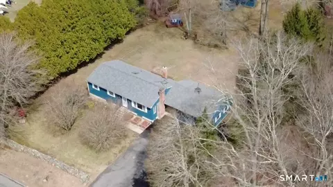 933 Vauxhall St Ext, Waterford, CT 06375