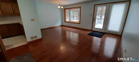 1325 Farmington Ave #52, Bristol, CT 06010