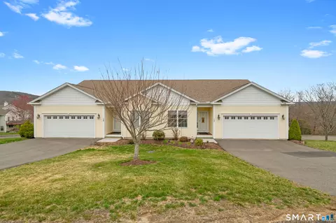 17 Pondview Cir #17, Beacon Falls, CT 06403