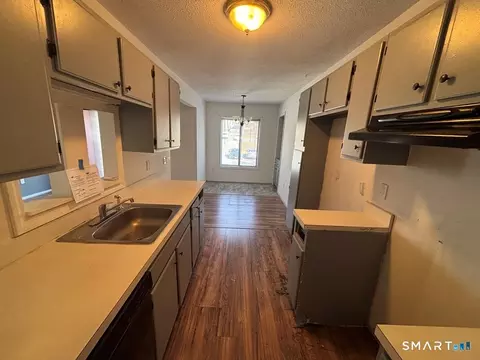 35 Woodsedge Dr #3C, Newington, CT 06111