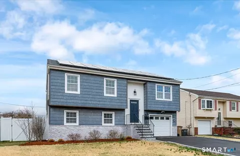 47 Mitchell St, Stamford, CT 06902