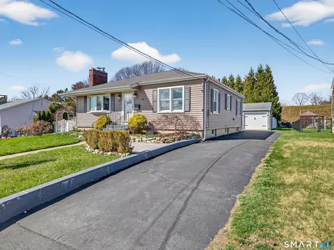 36 Baker Ave, Groton, CT 06340