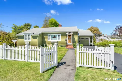 24 Owen Dr, Stonington, CT 06378