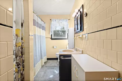 Bath - 43 Woodward St, Killingly, CT 06239 photo 1 of 1