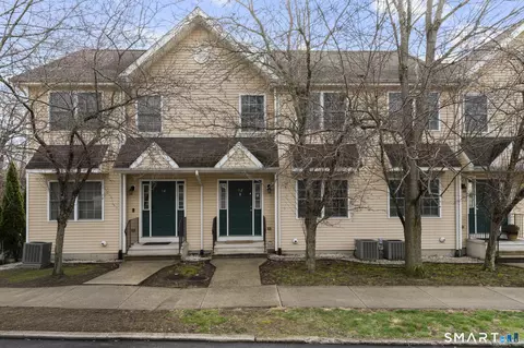 92 Cherry Hill Dr, Bridgeport, CT 06606