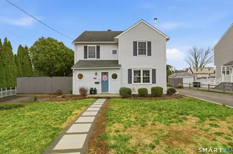 37 Dogwood Pl, Milford, CT 06460