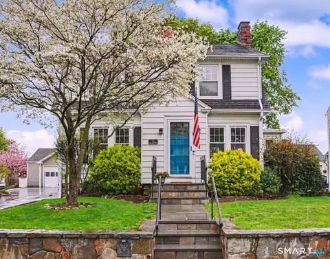 11 Olmstead Pl, Norwalk, CT 06855