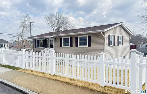 47 W High St, New London, CT 06320