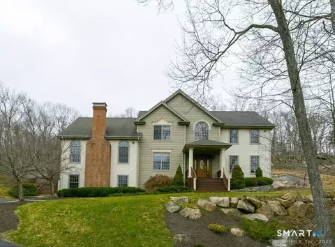 32 Village Dr, East Lyme, CT 06333
