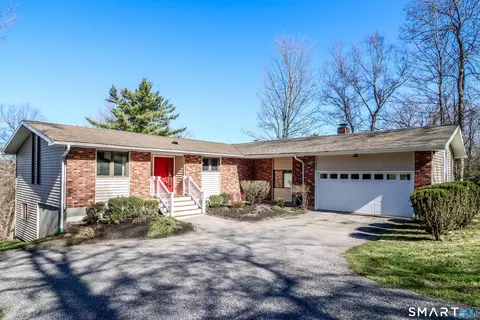 35 E Gate Rd, Danbury, CT 06811