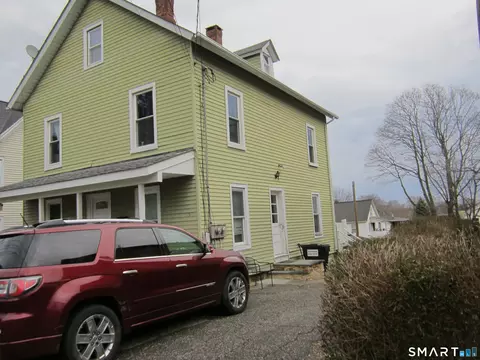 15 Mallory St, Danbury, CT 06810