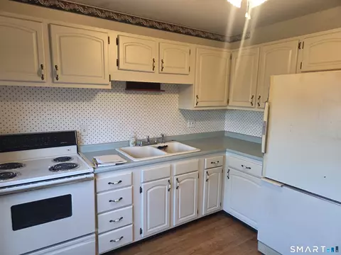 Kitchen - 275 Centerbrook Rd, Hamden, CT 06518 photo 1 of 3