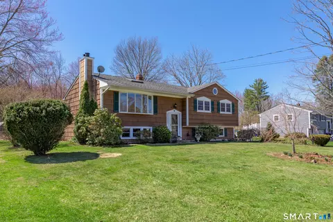 9 Stanley Dr, Seymour, CT 06483