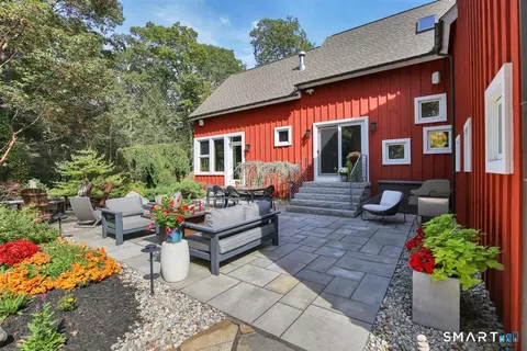 84 Hollister Dr, Avon, CT 06001