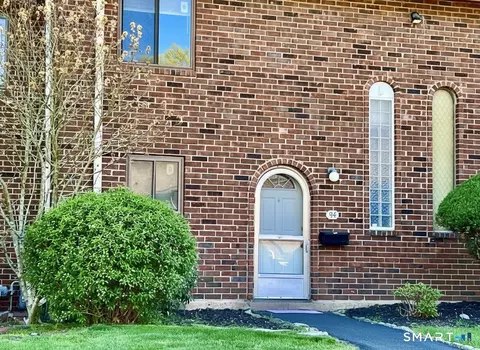 94 Wakefield Cir #94, East Hartford, CT 06118