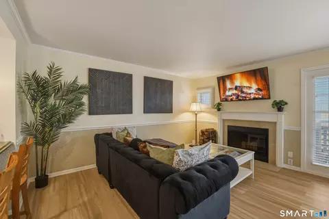 1613 Old Pond Ln #1613, Norwich, CT 06360