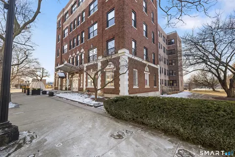 881 Lafayette Blvd #4L, Bridgeport, CT 06604